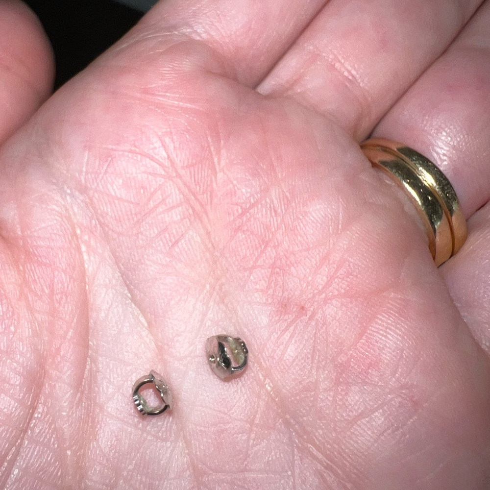 White gold diamond earrings - Picture 6 of 8